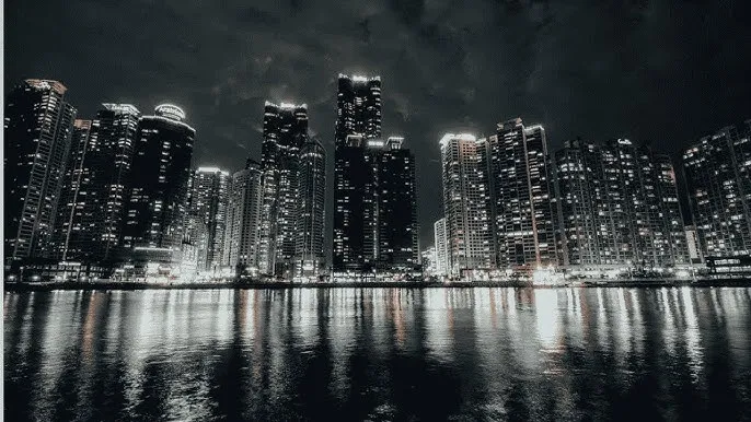 年轻的嫂子在线视频观看完整版 - 城市之光：霓虹背后的人间烟火